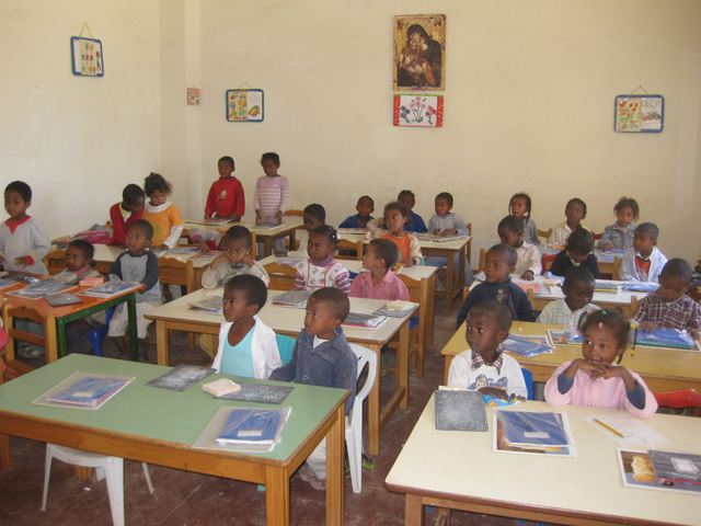 παιδιά την ώρα του μαθήματος.JPG