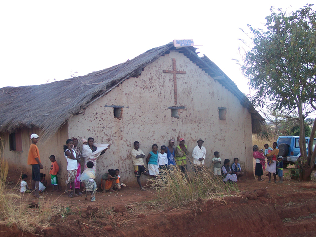 ο Θεός, και τους προσκυνούντας αυτόν εν πνεύματι και αληθεία δει προσκυνείν.