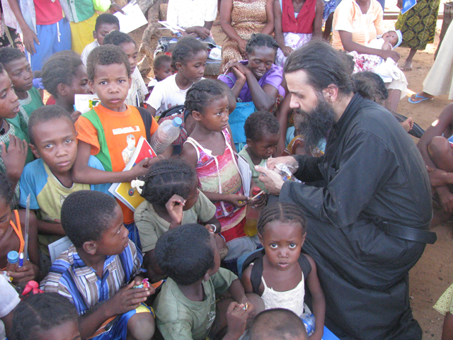 μικρά δώρα στα παιδιά.JPG